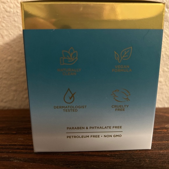 Hyaluronic and retinol anti-age day cream - Picture 4 of 4